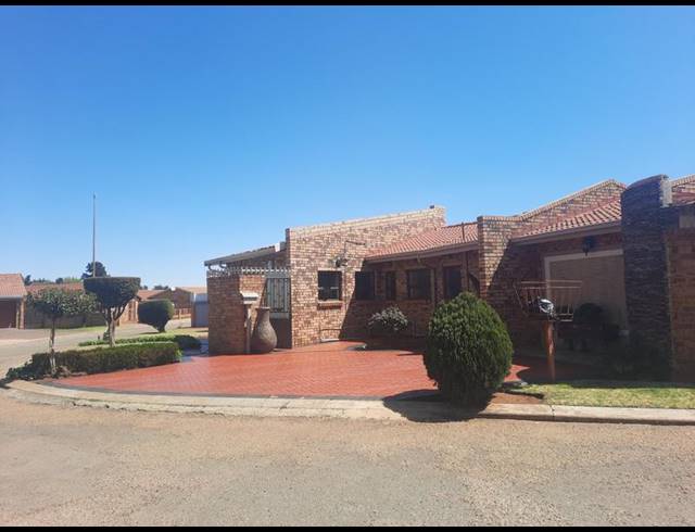 3 BEDROOM HOUSE FOR SALE IN SEBOKENG UNIT 10